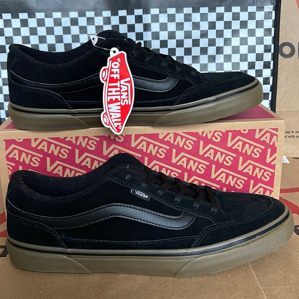 Vans Men’s Bearcat Black/Dark Gum sneakers Bearcat
Black/Dark Gum
VN000DT239L - Picture 1 of 16